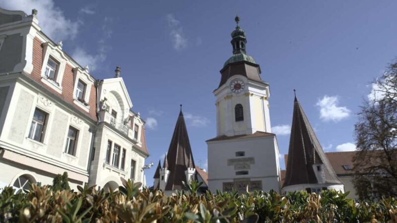 Vienna: eský Krumlov and Wachau Valley Tour - Limitations and Considerations