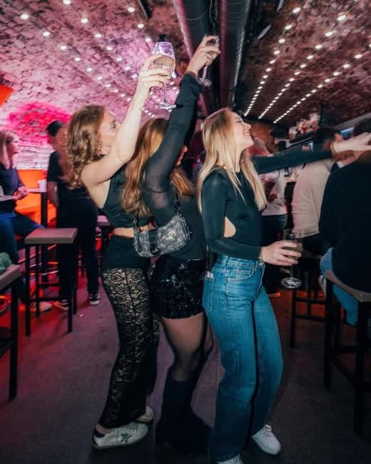 Vienna: Guided Pub Crawl with Club Entry - The Guide Experience and Group Atmosphere