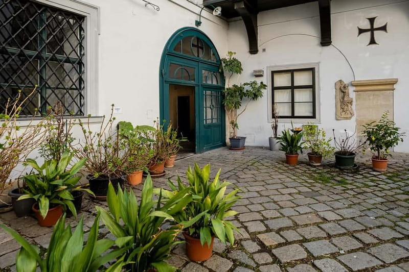 Vienna: Hidden courtyards Guided walking tour - Key Points