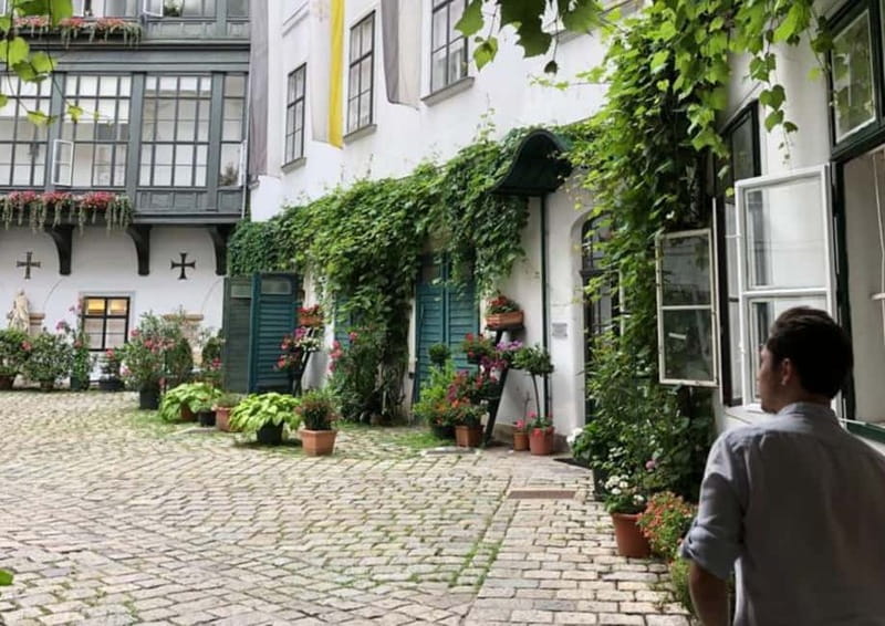 Vienna: Hidden courtyards Guided walking tour - The Charm of Hidden Vienna: Architecture and Greenery