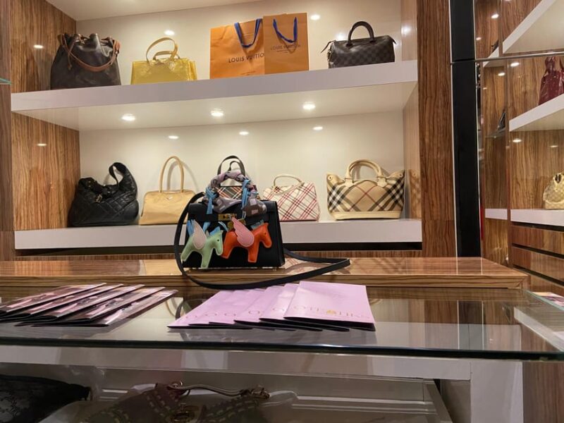 Vienna: Luxury Vintage Fashion Walking Tour - Visits to Four Additional Secret Vintage Boutiques