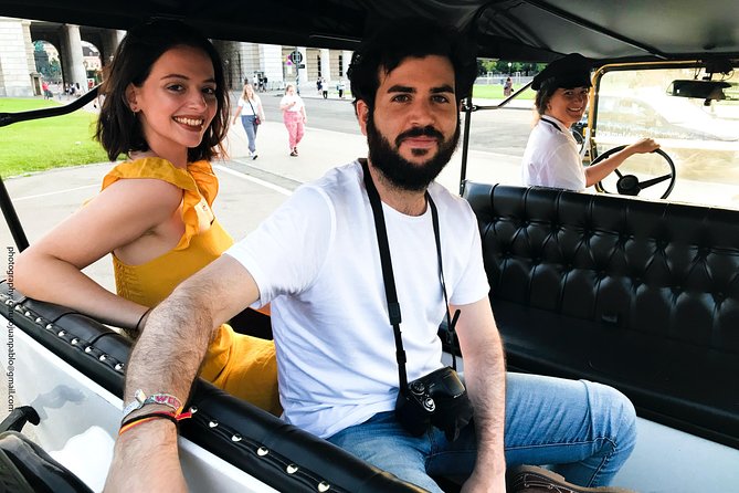 Vienna Oldtimer Tour (60 min) Incl. bottle of Prosecco - Explore Vienna’s Historic Center in a Vintage Electric Vehicle