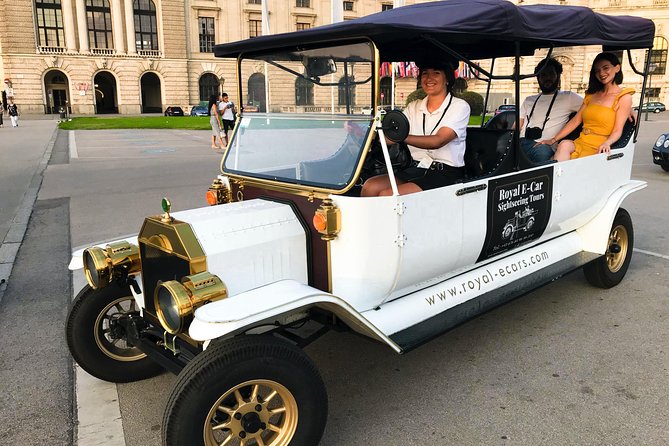 Vienna Oldtimer Tour (60 min) Incl. bottle of Prosecco - Logistics and Group Experience