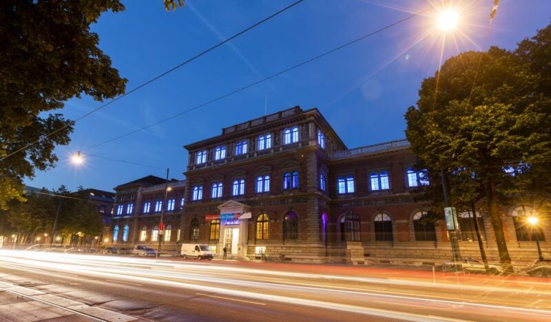 Vienna: Panoramic Night Tour by Bus - An Evening with an Informative Audio Guide