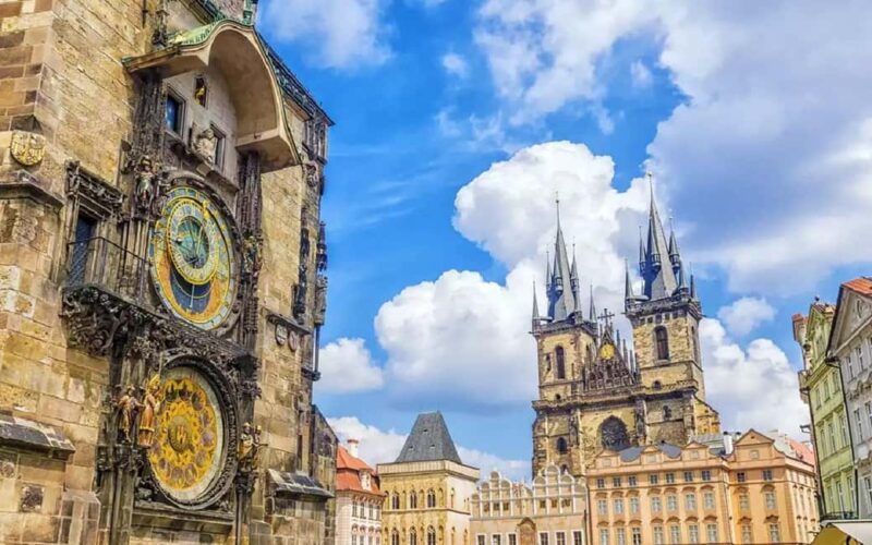 Vienna: Prague Guided Day Trip with Lunch and Tastings - Discovering Lesser-Known Corners: Malá Strana and Petín Hill