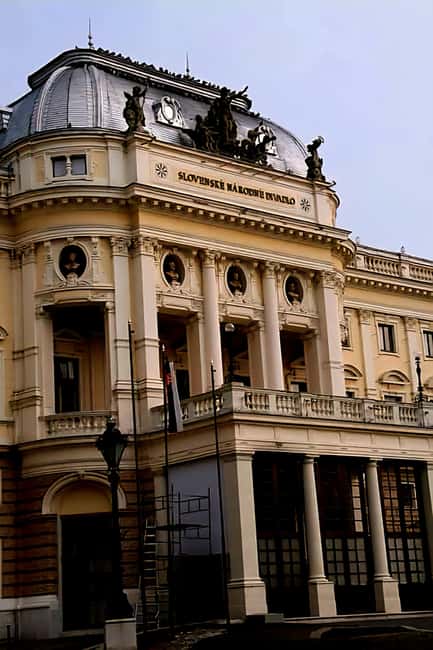 Vienna: Private tour to Bratislava - Majestic Bratislava Castle and Its City Views