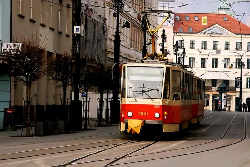 Vienna: Private tour to Bratislava - Relaxing in Bratislavas Cafés and Wine Bars