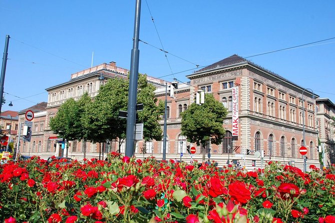 Vienna Secrets Walking Tour to Backyards and Mysterious Locations - The Guide’s Expertise and Storytelling Style