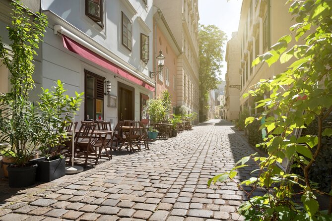 Vienna Spy Mission: Self-Guided Espionage Adventure - Iconic Landmarks: St. Stephen’s Cathedral and the Albertina