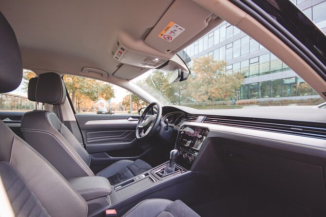 Vienna to Prague - Private Transfer by LIMOUSINE 3+1pax - Key Points