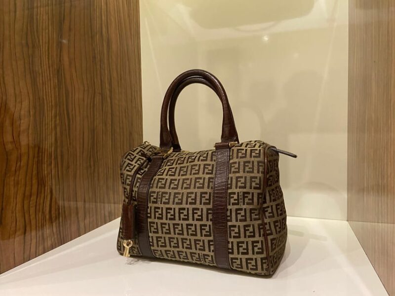 Vienna: VVIP Designer Shopping with Angelina Hot Chocolate - VIP Perks: Gift Wrapping, Delivery, and Shipping