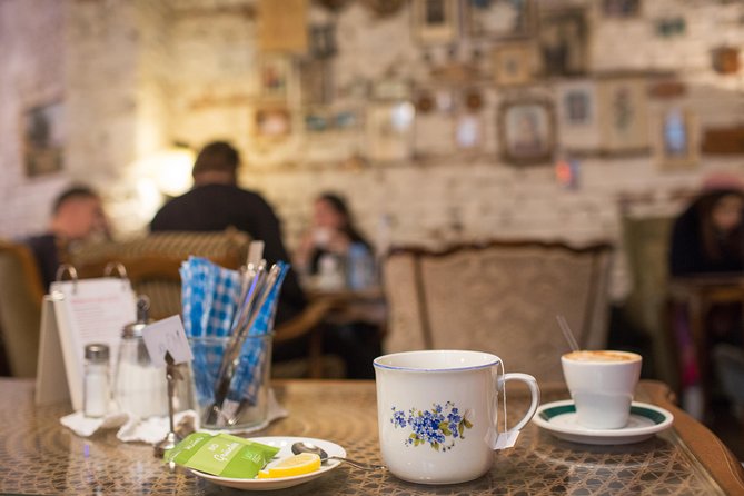 Vienna's Highlights: Food, Coffee and Market Walking Tour - Savoring Viennese Coffee and Pastries at Reumannplatz