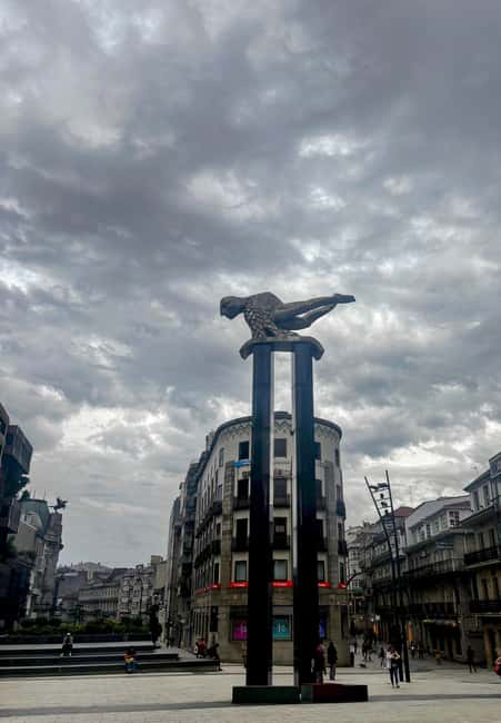 Vigo Express - by bus and on foot - Logistics and Group Dynamics