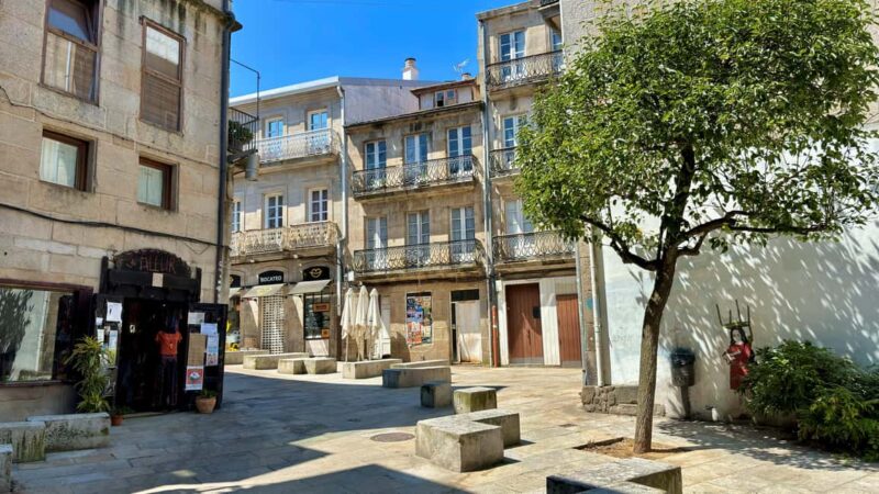 Vigo: Historic Walking Tour and Highlights - Exploring Modernist Architecture and Vibrant Squares