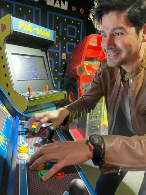 Vigo: Thematic Tour Selfie Experience Gallery Vigo-Galicia - Vigo’s Selfie Gallery: A Fun, Creative Stop for All Ages