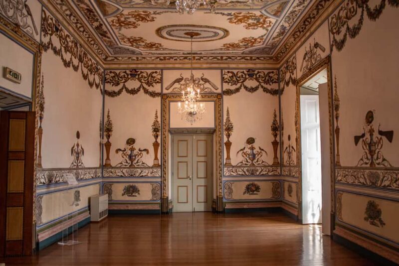 Vila Franca do Campo: Settlers Town Guided Tour - Learning About Traditional Pineapple Cultivation in a Glasshouse