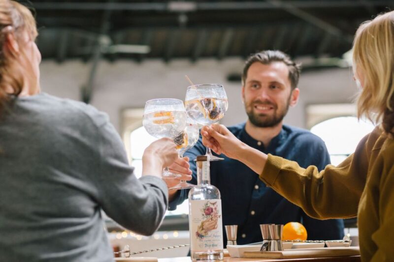 Vila Nova de Gaia: Cocktail Making Workshop - Suitable for a Wide Range of Visitors