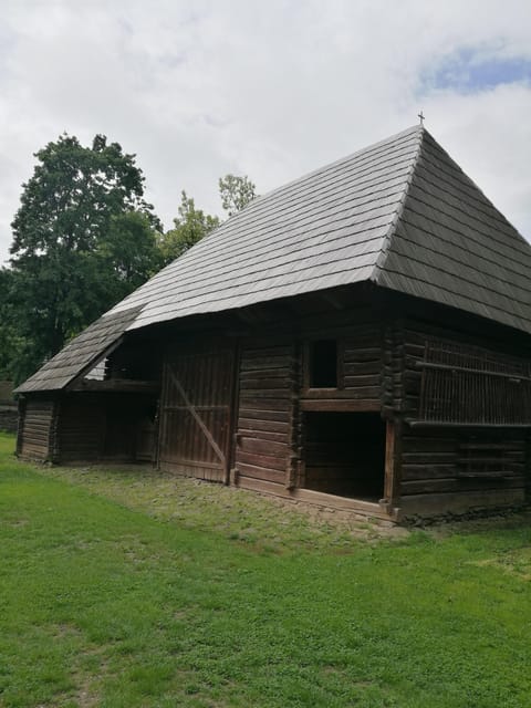 Village Museum Bucharest Guided Tour - Guides: Knowledge and Friendly Service