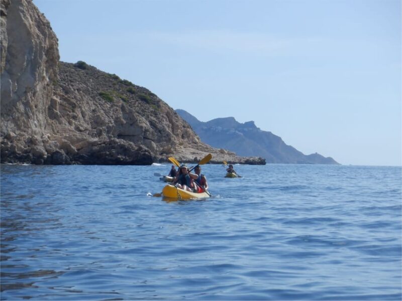 Villajoyosa: Excursión guiada en kayak con snorkel - Guided Tour and Multilingual Support