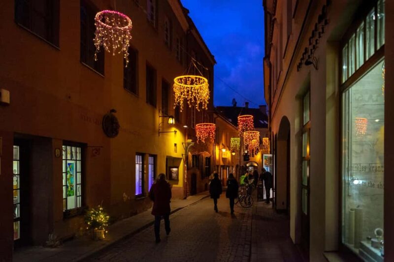 Vilnius: Christmas Lights & Stories walking tour - Key Points