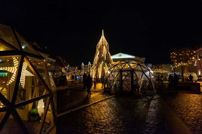 Vilnius: Christmas Lights & Stories walking tour - Mulled Wine and Hot Chocolate as Seasonal Highlights