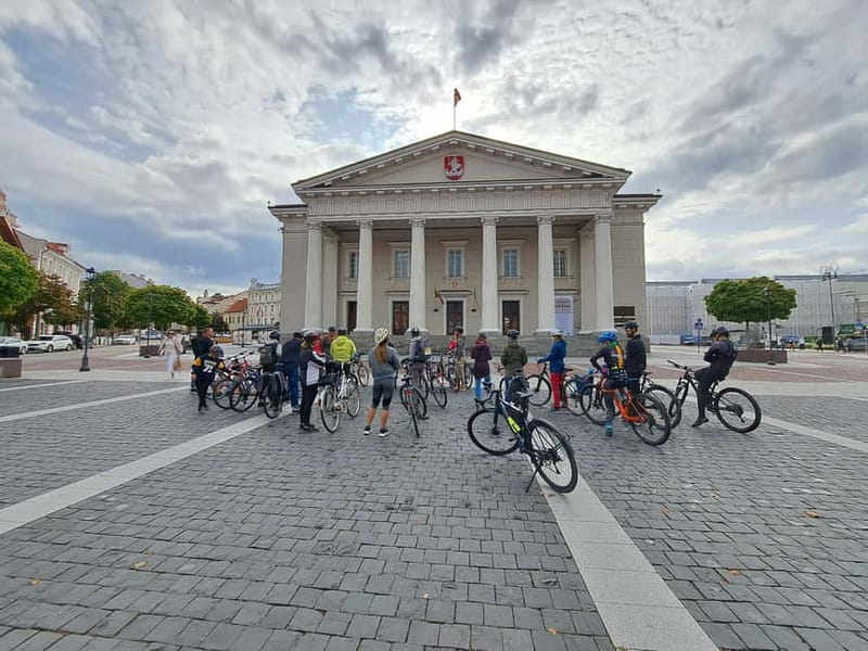 Vilnius: City Bike Tour of Vilnius Highlights - Discovering Vilnius University’s Architectural Grandeur