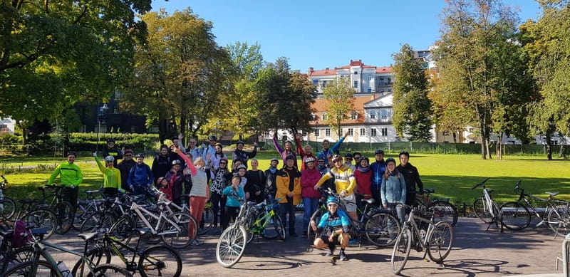 Vilnius: City Bike Tour of Vilnius Highlights - Pacing, Physical Requirements, and Accessibility