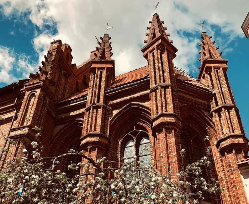 Vilnius: Customized walking day/night tours around Vilnius - The Guide’s Role in Making the Tour Special