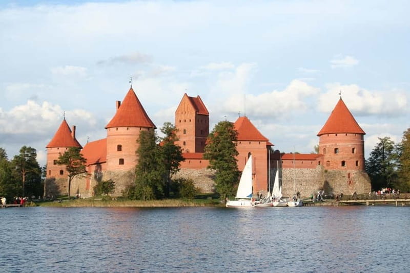 Vilnius: Half-Day Sightseeing Tour to Trakai - The Views and Photo Opportunities at Lake Galv