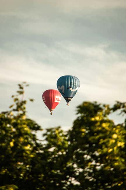 Vilnius: Hot Air Balloon Flight with Champagne & Snacks - Key Points