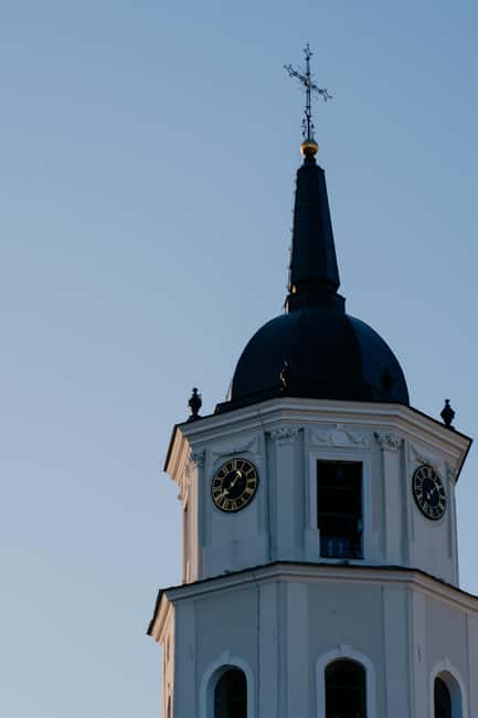 Vilnius: Old Town Tour with Whisky and Cheese Tasting - What Makes the Vilnius Old Town Tour Unique