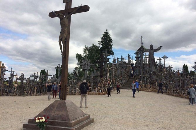 Vilnius to Riga Day Trip: The Hill of Crosses, Rundale Palace and Bauska Castle - Key Points