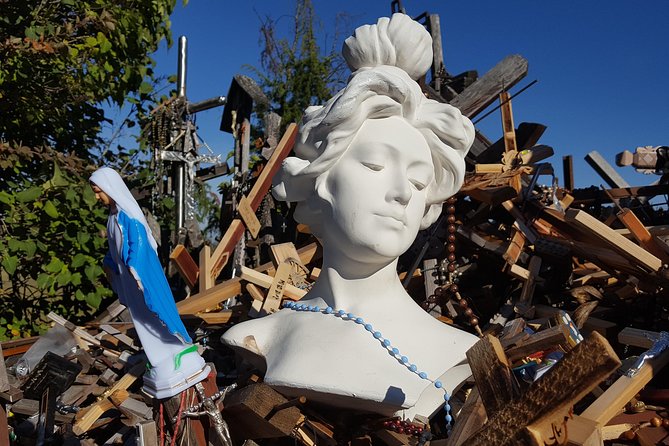 Vilnius to Riga Day Trip: The Hill of Crosses, Rundale Palace and Bauska Castle - Arriving in Riga and the City’s Heart