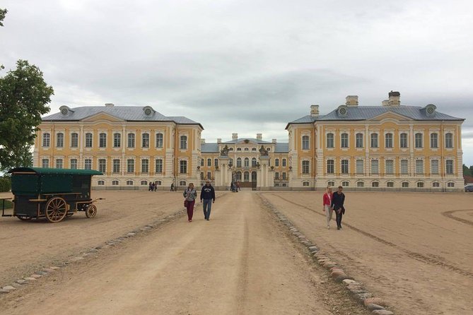 Vilnius to Riga Day Trip: The Hill of Crosses, Rundale Palace and Bauska Castle - Logistics and Tour Features