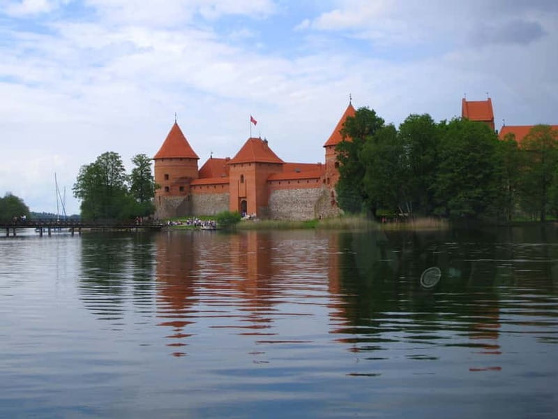 Vilnius: Trakai Tour with Audio Guide and Minibus Transfers - From Vilnius to Trakai: Comfortable Minibus Transfers
