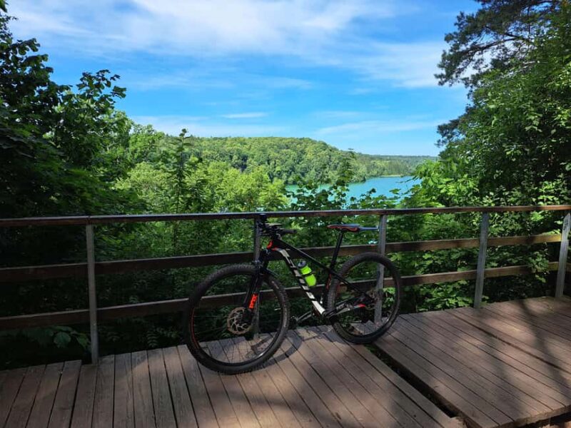 Vilnius: Verkiai Park & Green Lakes Self-guided Bike Tour - Meeting at Velotakas and Getting Started