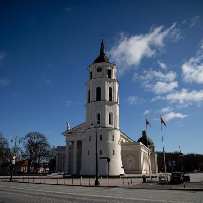 Vilnius: Walking Tour with a Local Guide - Small groups - The Artistic Spirit of Uupis District