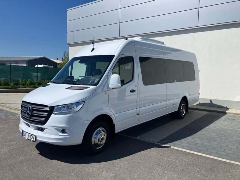 Vilshofen: Cesky Krumlov and Prague Transfer with Tour - Free Time to Explore and Enjoy Lunch