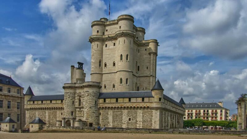 Vincennes Castle: Private Guided Tour with Entry Ticket - Exploring the Royal Apartments and Gothic Sainte-Chapelle