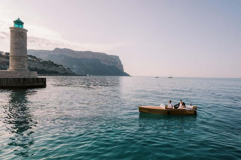 Vintage boat tour of Marseille for couples (5h) - Key Points
