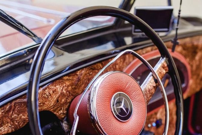 Vintage Cars Prague - Grand City Tour 150min / 1-6 pers. 2,5hrs - Exploring the Castle Complex from the Car