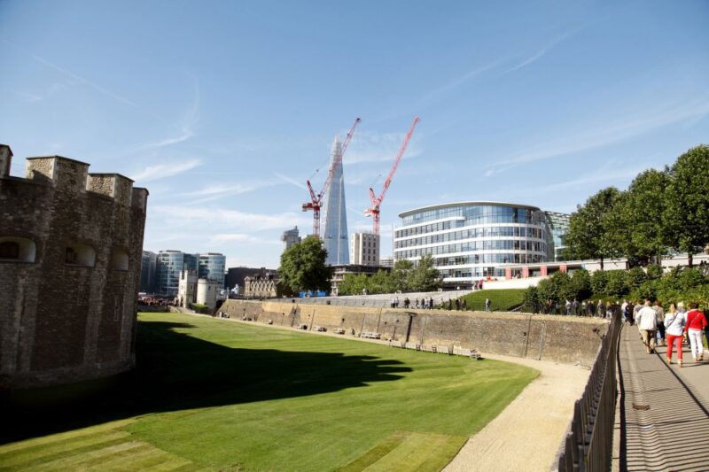 Vintage Double Decker Bus Tour & Thames River Cruise - Short Thames River Trip and Sightseeing