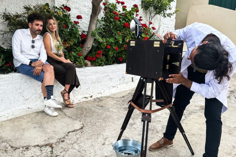 Vintage photoshooting with a box camera - The Experience’s Family-Friendly and Group Appeal