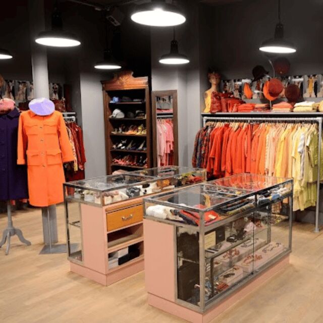 Vintage Shopping Tour Paris - Explore Paris’ Top Vintage Shops with a Personal Stylist