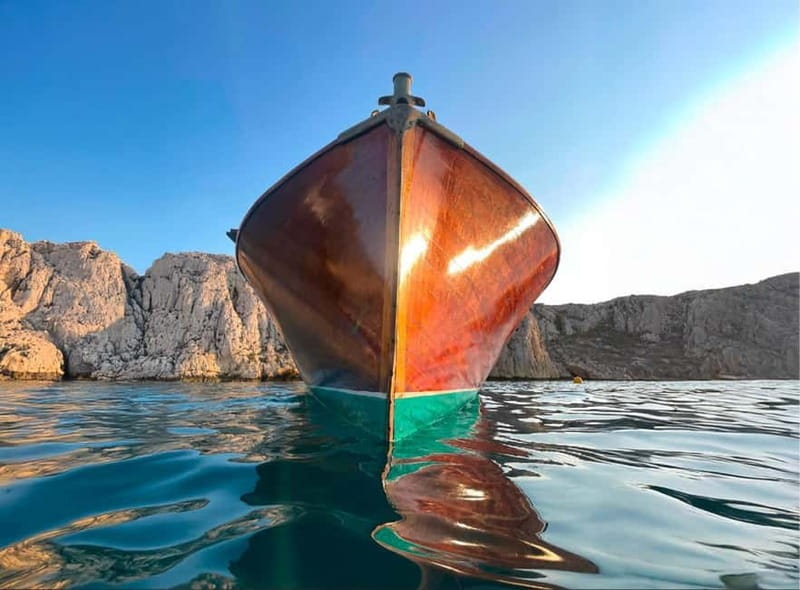 Vintage sunset boat tour of Marseille - small groups (2h) - Luxury Drinks and Vintage Atmosphere on Board