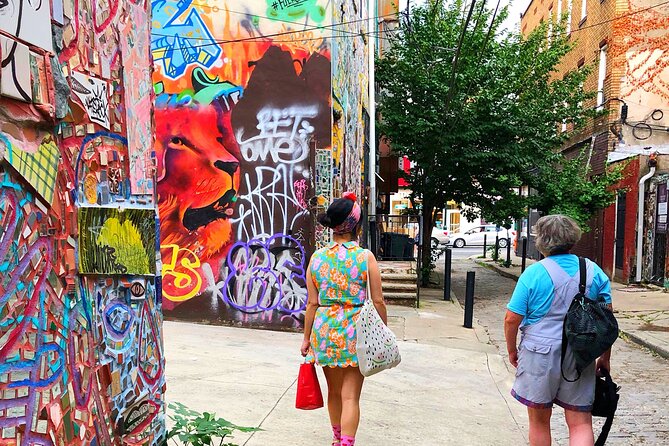 Vintage Thrift Quest Walking Tour in Philadelphia - Guide Experience and Guest Praise