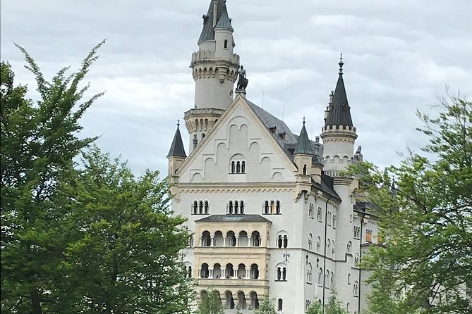 VIP Day Trip Neuschwanstein and Linderhof Castle from Munich - The Marvel of Neuschwanstein Castle and the Famous Bridge