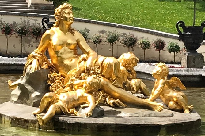 VIP Day Trip Neuschwanstein and Linderhof Castle from Munich - Practical Details: Transportation, Snacks, and Accessibility