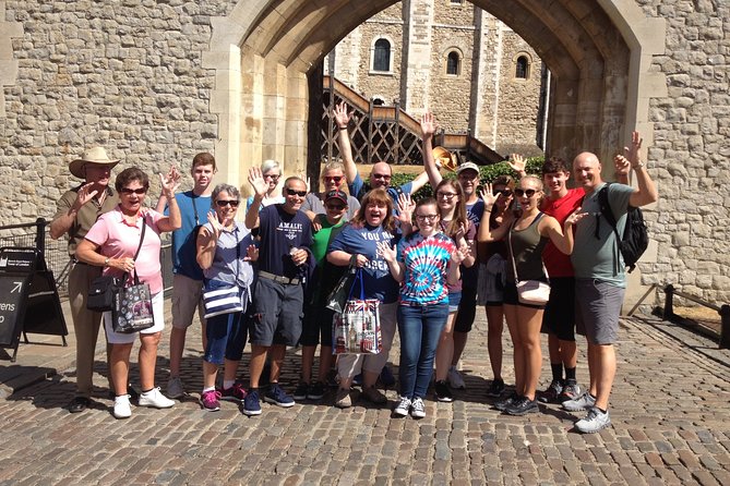 VIP Early Access: Opening Ceremony Tower of London & Bridge Entry - Meeting the Beefeaters and Learning Traditions
