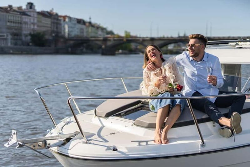 VIP Prague YachtBoat SPEED Experience: All-You-Can-Drink - Who Will Enjoy the YachtBoat SPEED Experience?